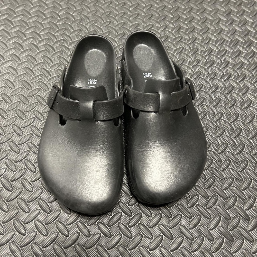 Birkenstock Men's Black Clogs